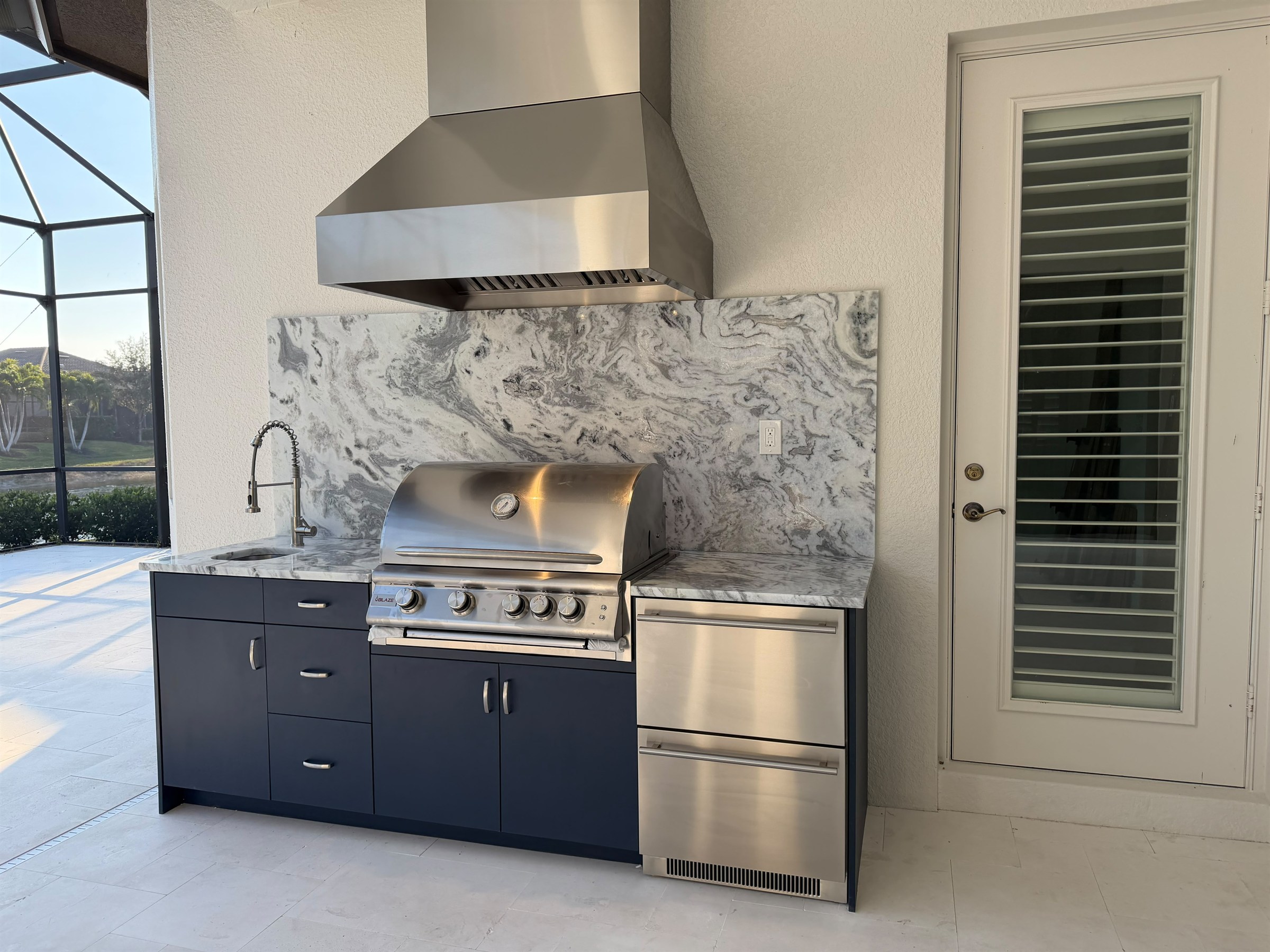 Indigo Blue outdoor kitchen with Flat Panel door style, right-hand view